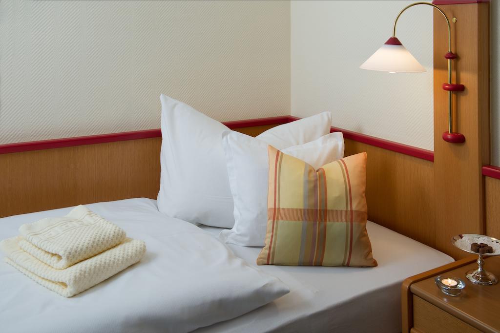 Hotel Riedenburg Bad Fussing Room photo